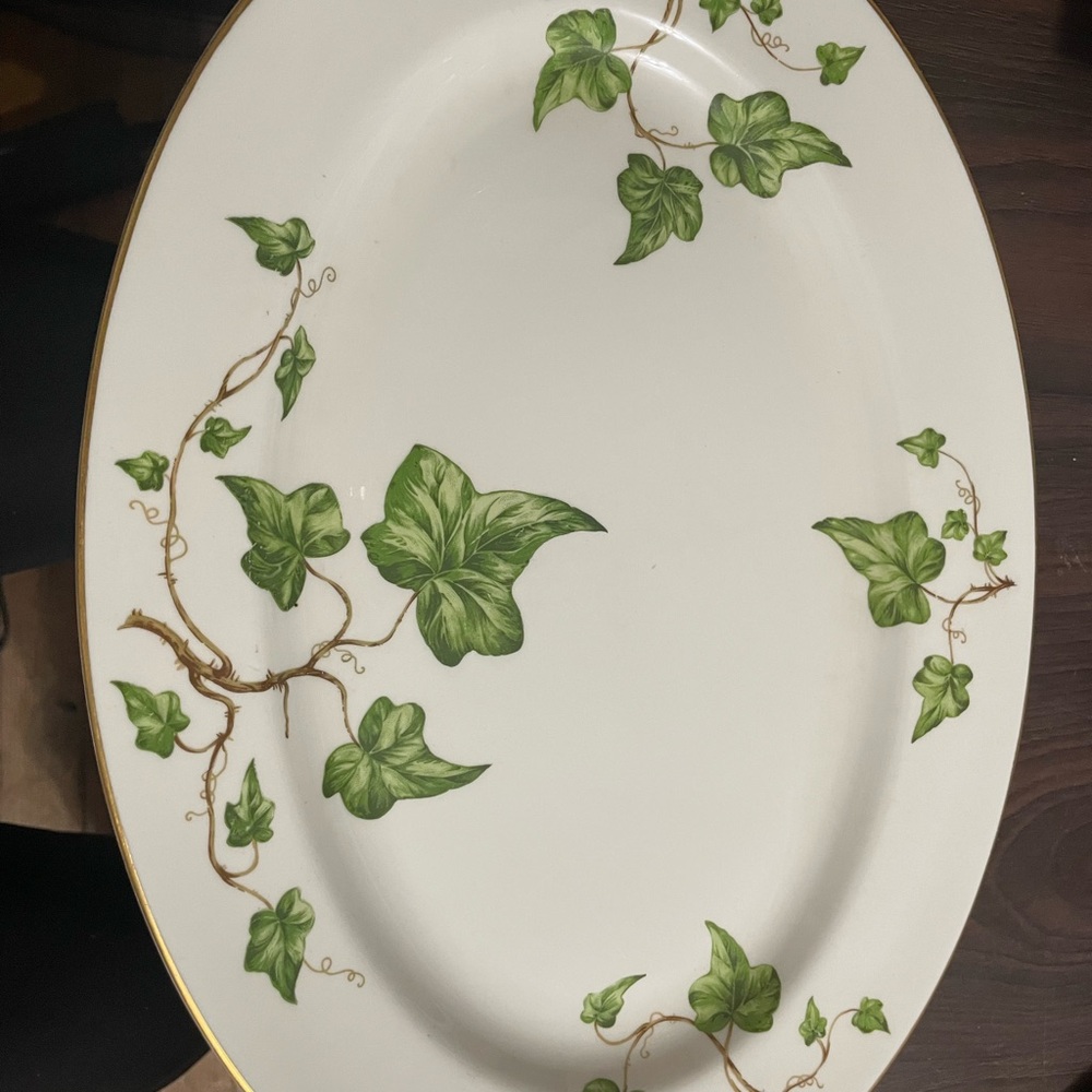 JACKSON White Platter with Green Leaf Design
